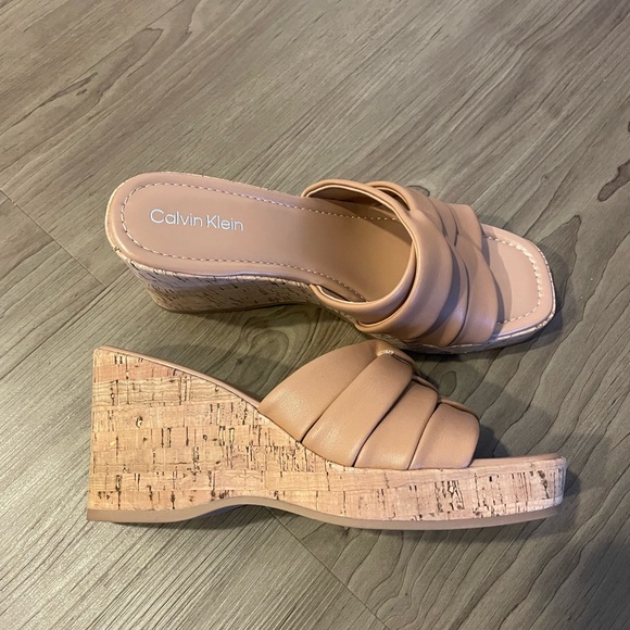 Calvin Klein Tan Wedges with Geometric Design NWOT - Picture 3 of 4